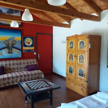 Varias Art House דירה