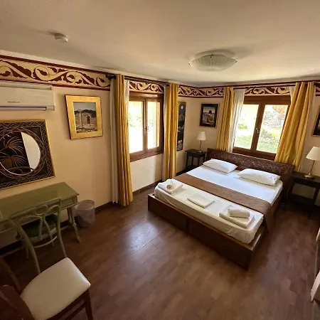 Varias Art House * Kallirákhi