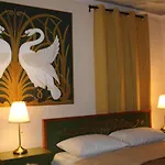 Varias Art House