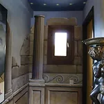 Varias Art House