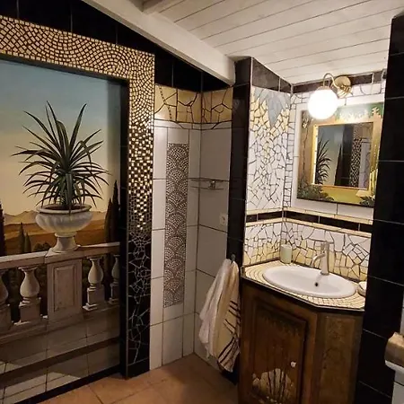 Varias Art House דירה *