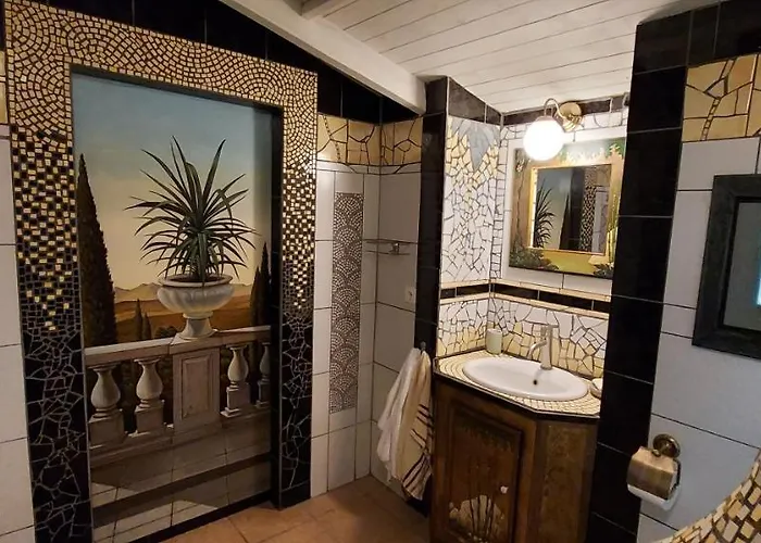 Varias Art House 公寓 *