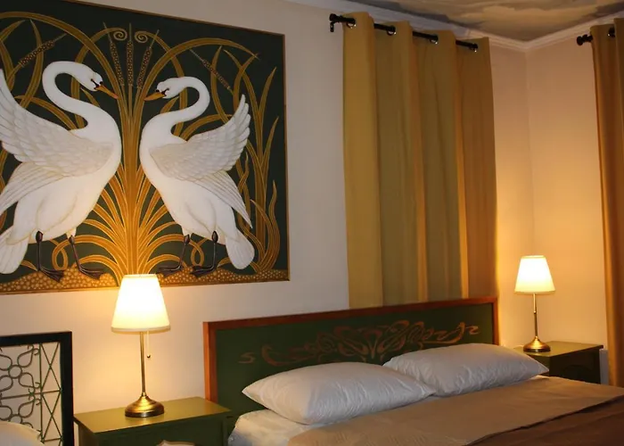 Varias Art House
